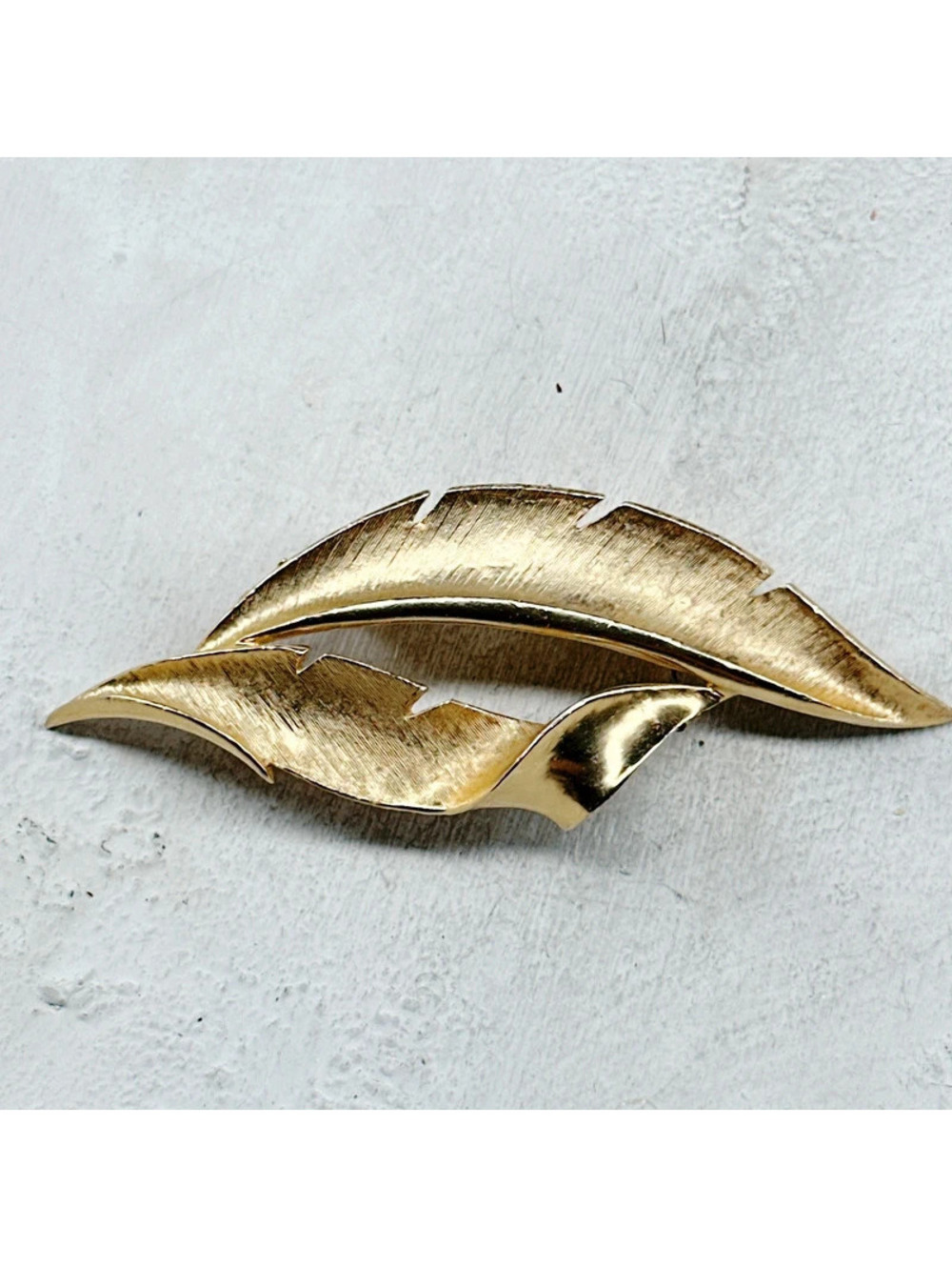 867mc. Bronze Leaf Vintage Brooch